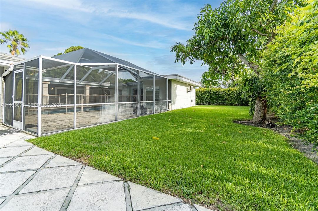 For Rent: $6,500 (3 beds, 2 baths, 1975 Square Feet)