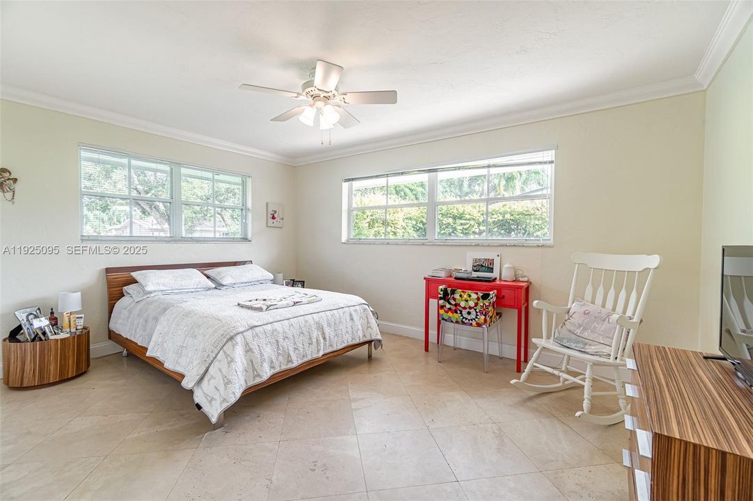 For Rent: $6,500 (3 beds, 2 baths, 1975 Square Feet)