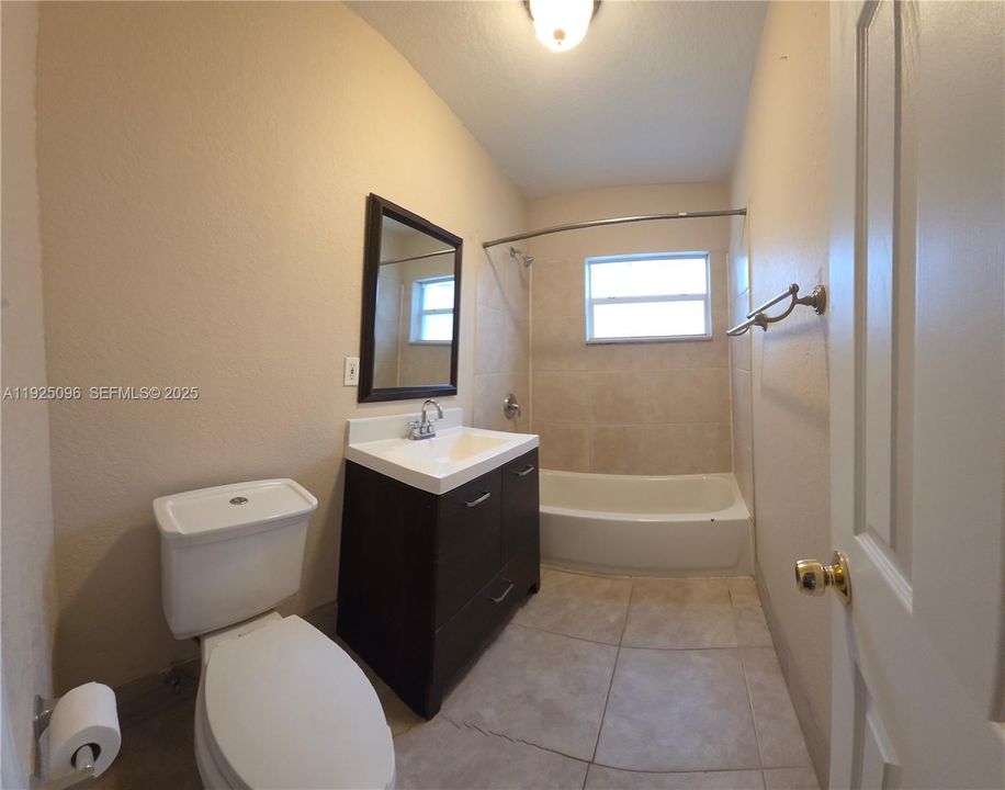 For Rent: $2,450 (3 beds, 1 baths, 1128 Square Feet)