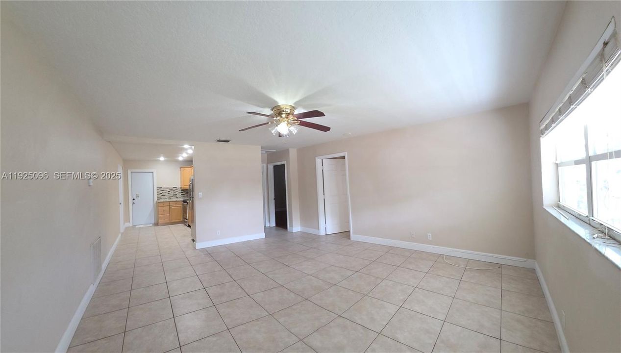 For Rent: $2,450 (3 beds, 1 baths, 1128 Square Feet)