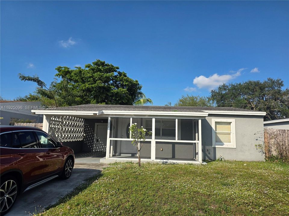 For Rent: $2,450 (3 beds, 1 baths, 1128 Square Feet)