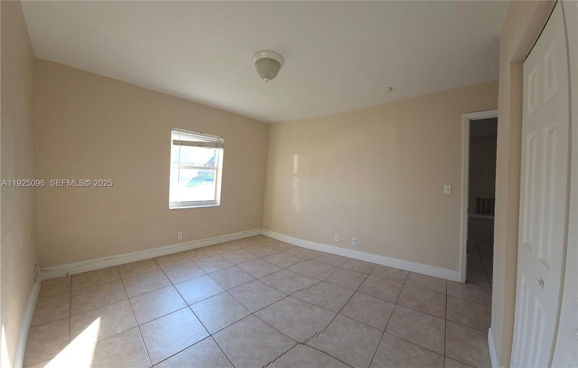 For Rent: $2,450 (3 beds, 1 baths, 1128 Square Feet)