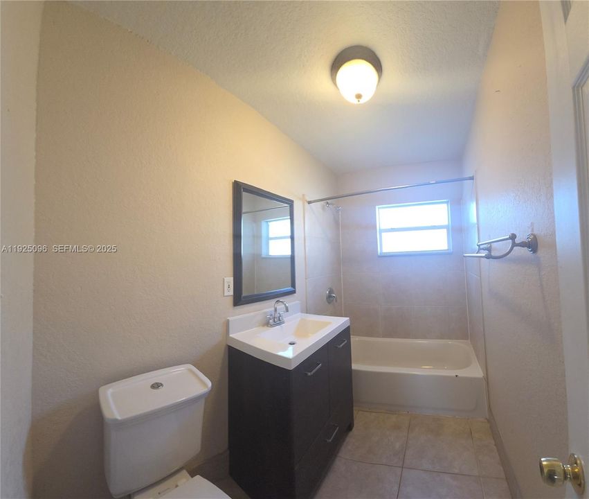 For Rent: $2,450 (3 beds, 1 baths, 1128 Square Feet)
