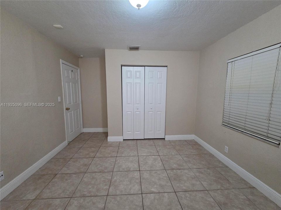 For Rent: $2,450 (3 beds, 1 baths, 1128 Square Feet)