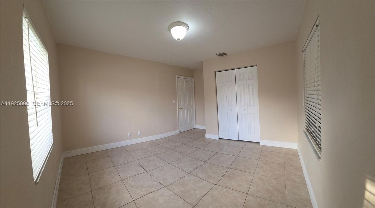 For Rent: $2,450 (3 beds, 1 baths, 1128 Square Feet)