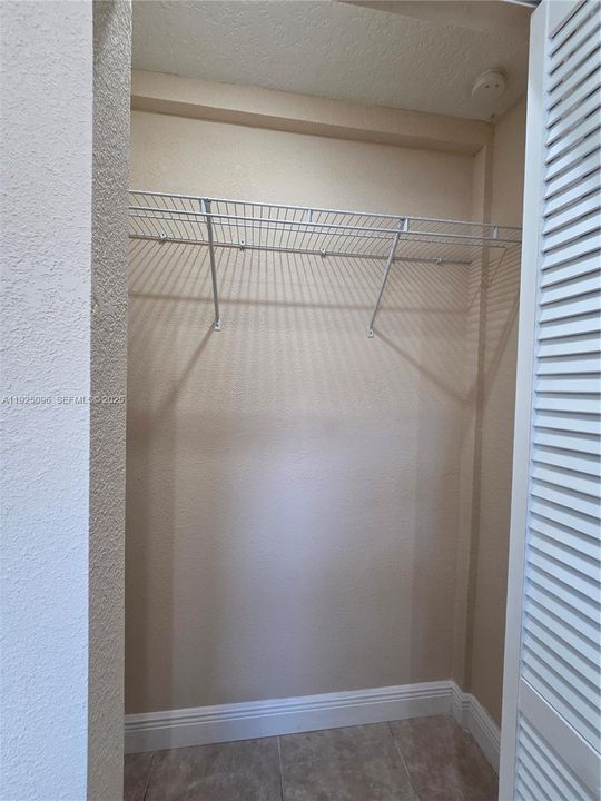 For Rent: $2,450 (3 beds, 1 baths, 1128 Square Feet)