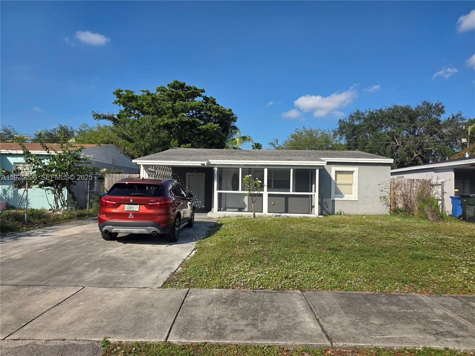 For Rent: $2,450 (3 beds, 1 baths, 1128 Square Feet)