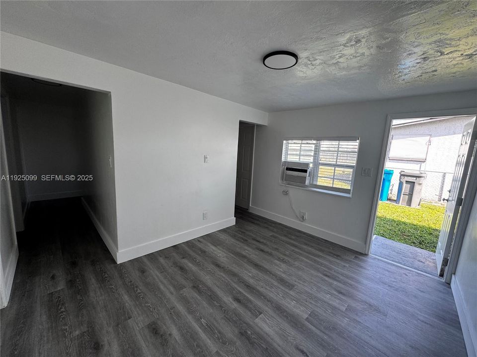 For Rent: $1,800 (2 beds, 1 baths, 2280 Square Feet)