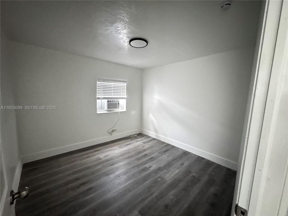 For Rent: $1,800 (2 beds, 1 baths, 2280 Square Feet)