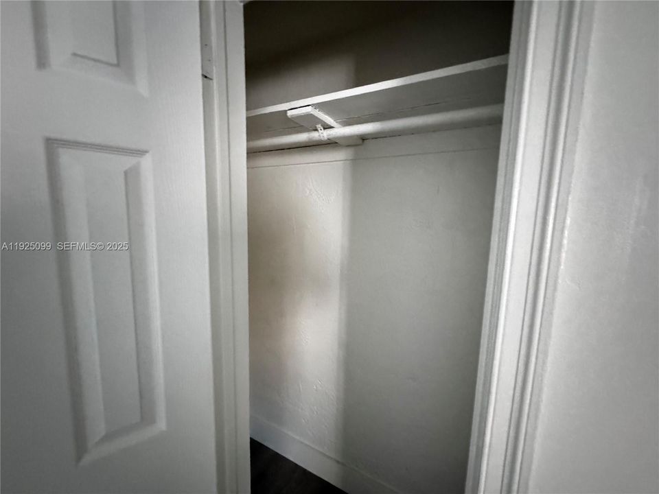 For Rent: $1,800 (2 beds, 1 baths, 2280 Square Feet)