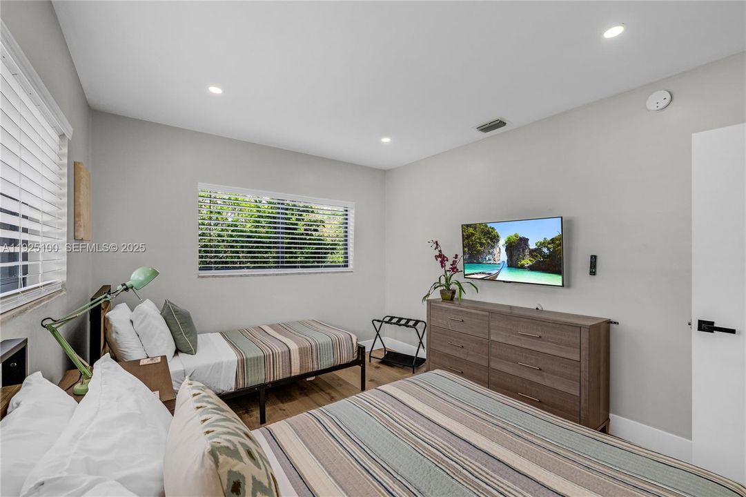 For Rent: $6,200 (3 beds, 2 baths, 1747 Square Feet)