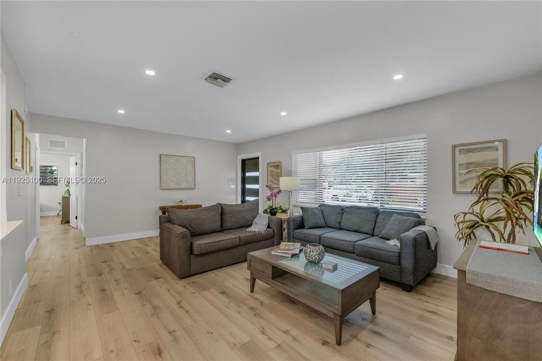 For Rent: $6,200 (3 beds, 2 baths, 1747 Square Feet)