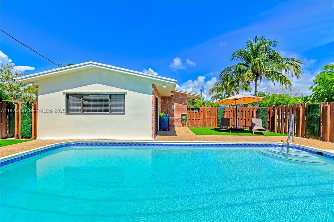 For Rent: $6,200 (3 beds, 2 baths, 1747 Square Feet)