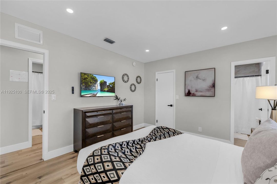 For Rent: $6,200 (3 beds, 2 baths, 1747 Square Feet)