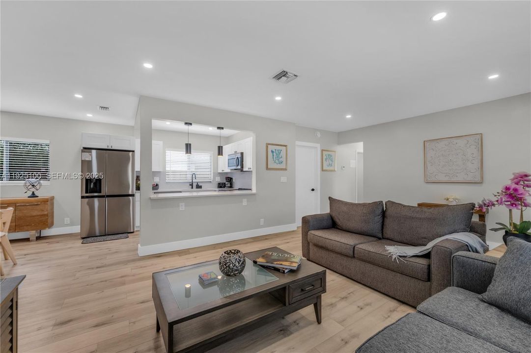 For Rent: $6,200 (3 beds, 2 baths, 1747 Square Feet)