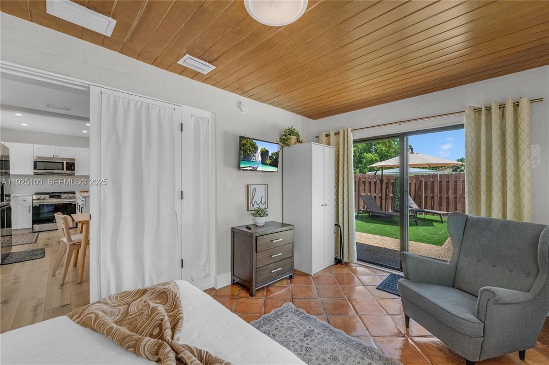 For Rent: $6,200 (3 beds, 2 baths, 1747 Square Feet)