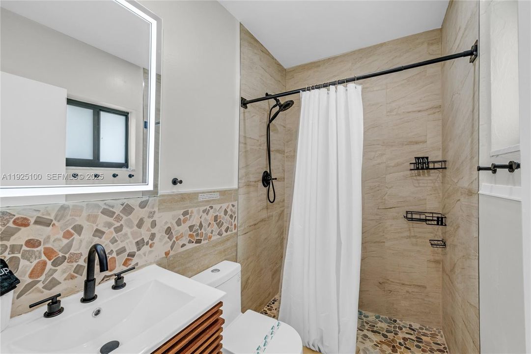 For Rent: $6,200 (3 beds, 2 baths, 1747 Square Feet)