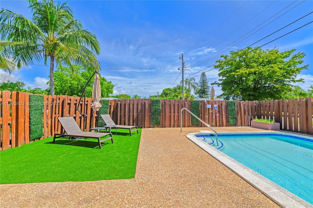 For Rent: $6,200 (3 beds, 2 baths, 1747 Square Feet)