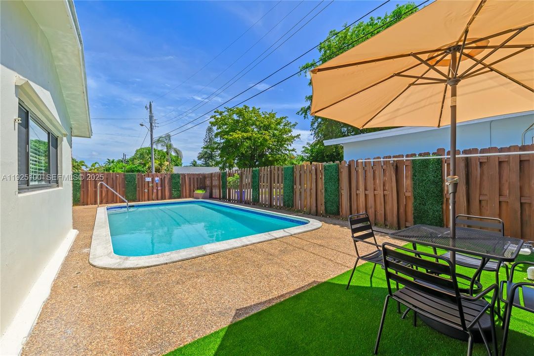 For Rent: $6,200 (3 beds, 2 baths, 1747 Square Feet)