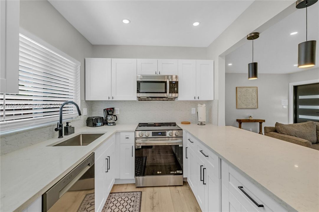 For Rent: $6,200 (3 beds, 2 baths, 1747 Square Feet)