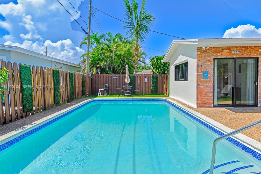 For Rent: $6,200 (3 beds, 2 baths, 1747 Square Feet)