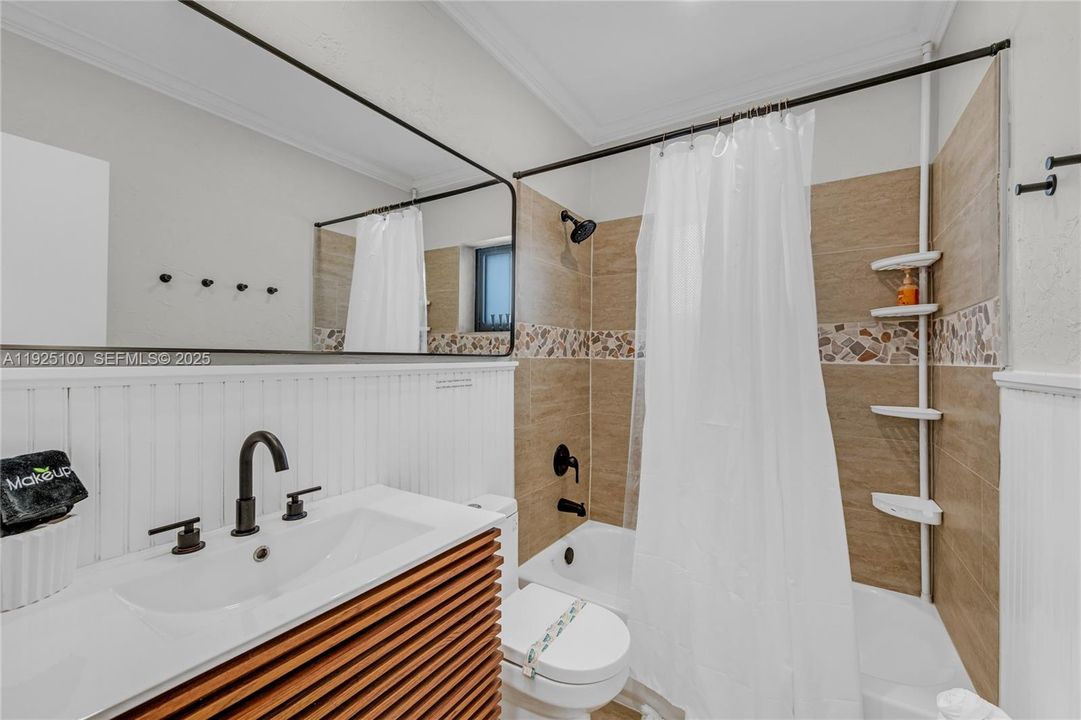 For Rent: $6,200 (3 beds, 2 baths, 1747 Square Feet)