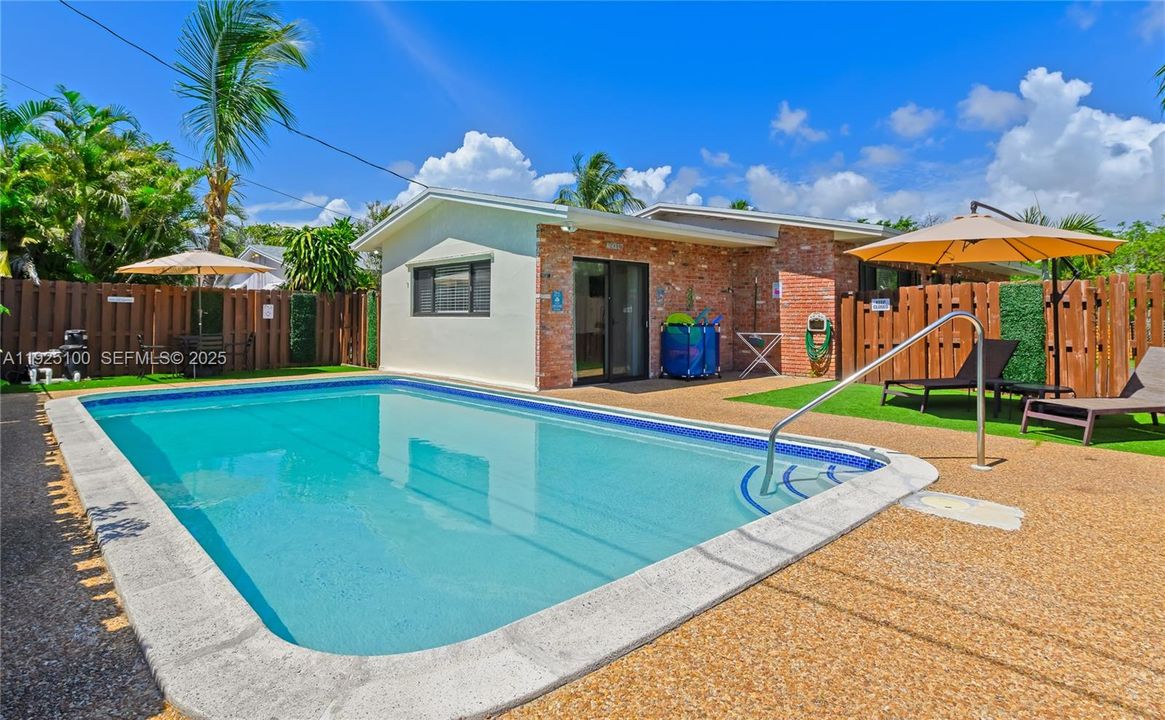 For Rent: $6,200 (3 beds, 2 baths, 1747 Square Feet)