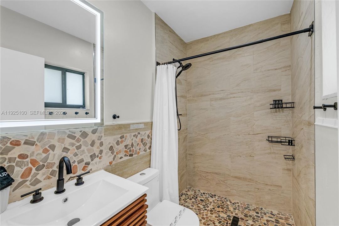 For Rent: $6,200 (3 beds, 2 baths, 1747 Square Feet)