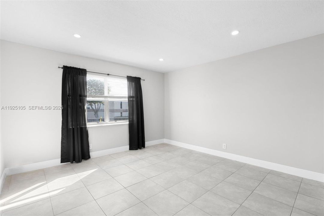 For Rent: $1,200 (0 beds, 1 baths, 0 Square Feet)