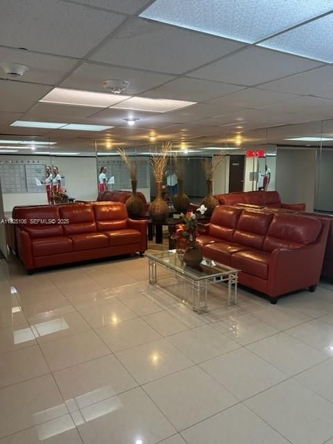 For Sale: $235,000 (1 beds, 1 baths, 800 Square Feet)