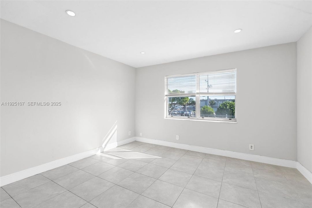 For Rent: $1,200 (0 beds, 1 baths, 0 Square Feet)