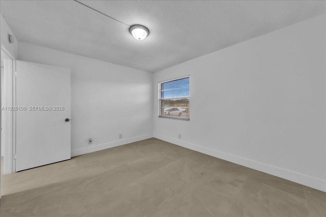 For Rent: $2,300 (2 beds, 2 baths, 1106 Square Feet)