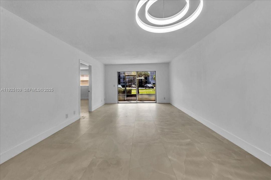 For Rent: $2,300 (2 beds, 2 baths, 1106 Square Feet)