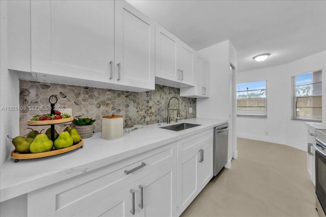 For Rent: $2,300 (2 beds, 2 baths, 1106 Square Feet)