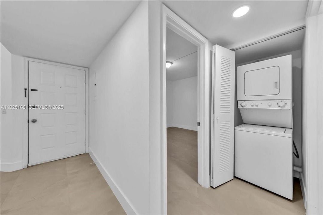 For Rent: $2,300 (2 beds, 2 baths, 1106 Square Feet)