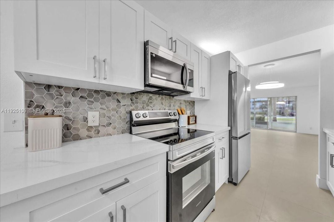 For Rent: $2,300 (2 beds, 2 baths, 1106 Square Feet)