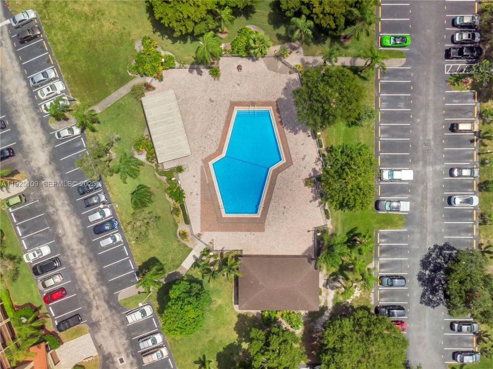 For Rent: $2,300 (2 beds, 2 baths, 1106 Square Feet)