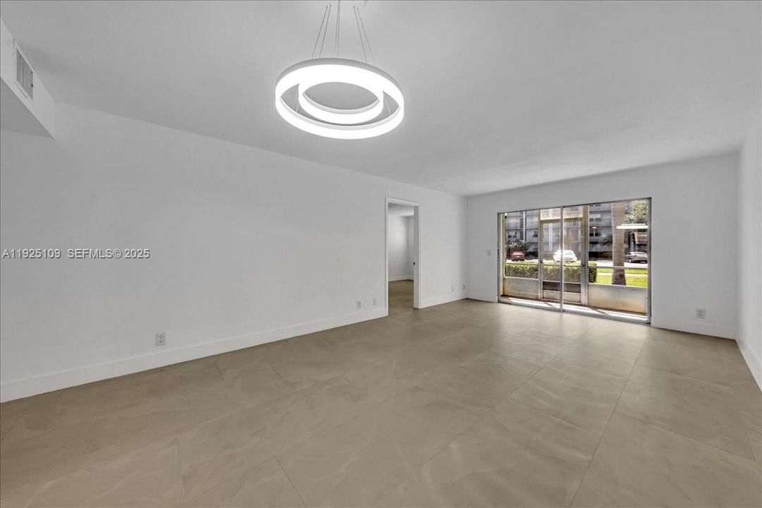 For Rent: $2,300 (2 beds, 2 baths, 1106 Square Feet)