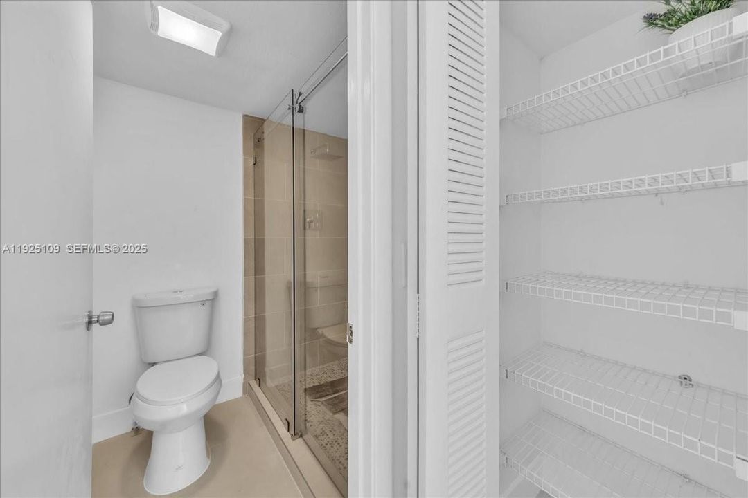 For Rent: $2,300 (2 beds, 2 baths, 1106 Square Feet)