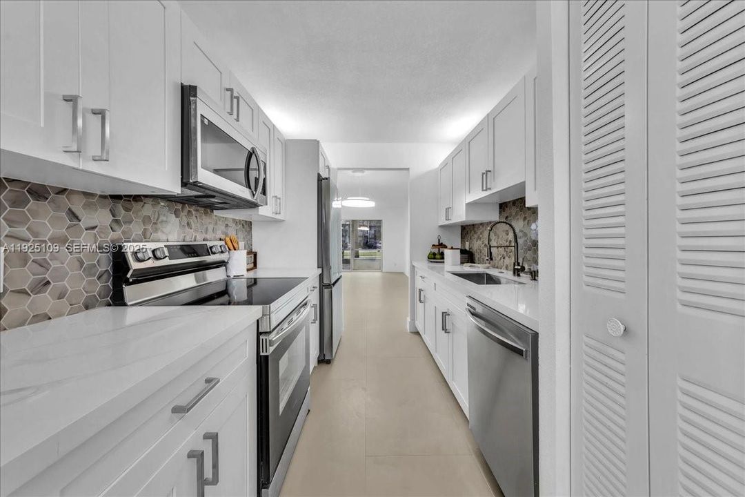 For Rent: $2,300 (2 beds, 2 baths, 1106 Square Feet)