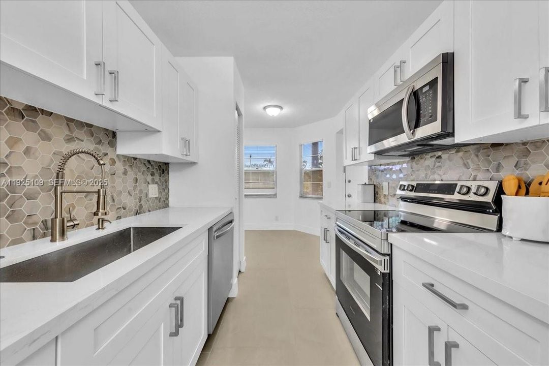 For Rent: $2,300 (2 beds, 2 baths, 1106 Square Feet)