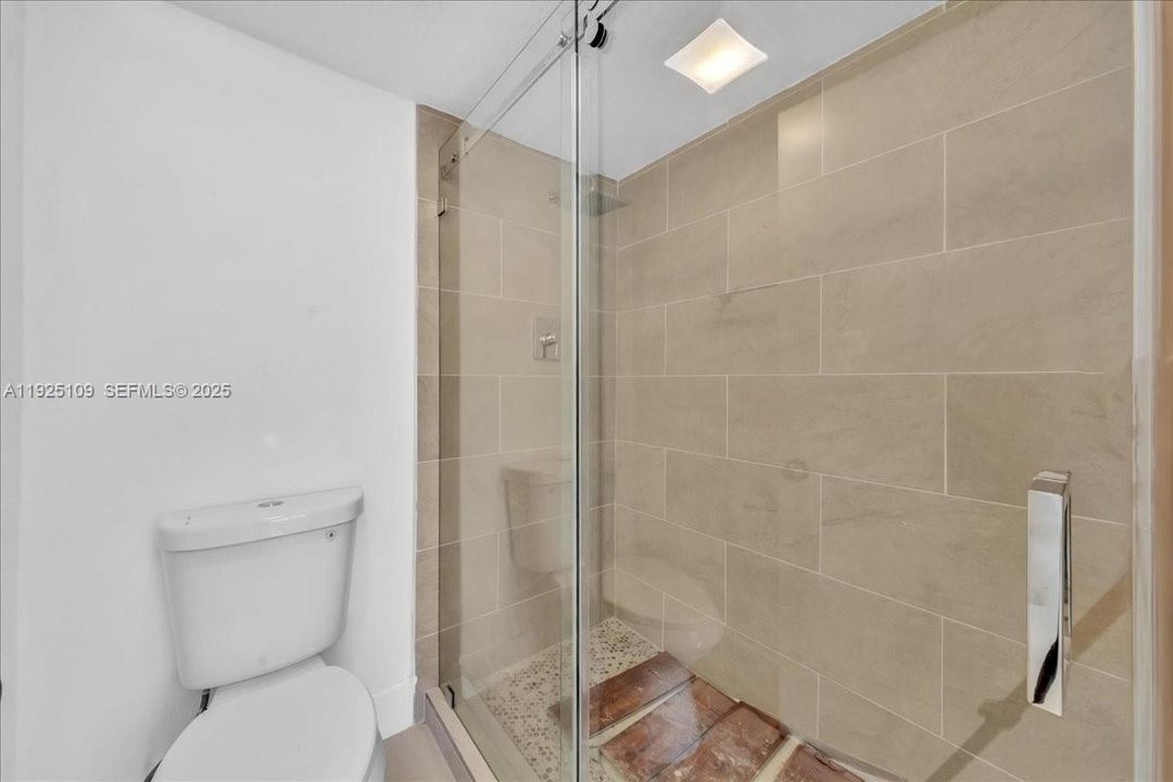 For Rent: $2,300 (2 beds, 2 baths, 1106 Square Feet)