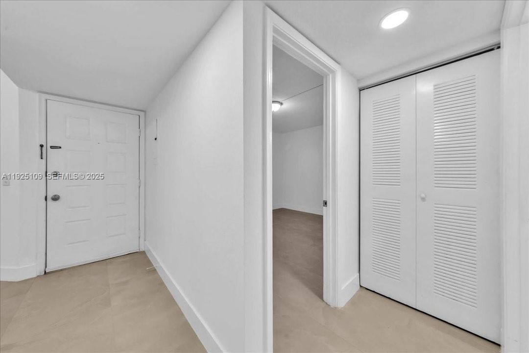 For Rent: $2,300 (2 beds, 2 baths, 1106 Square Feet)