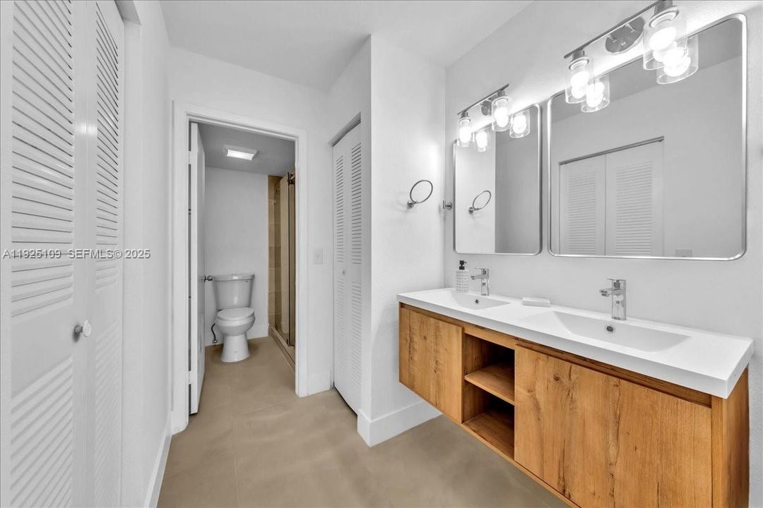 For Rent: $2,300 (2 beds, 2 baths, 1106 Square Feet)