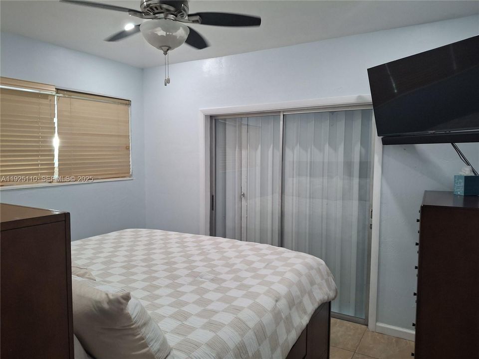 На продажу: $749,900 (2 спален, 1 ванн, 976 Квадратных фут)