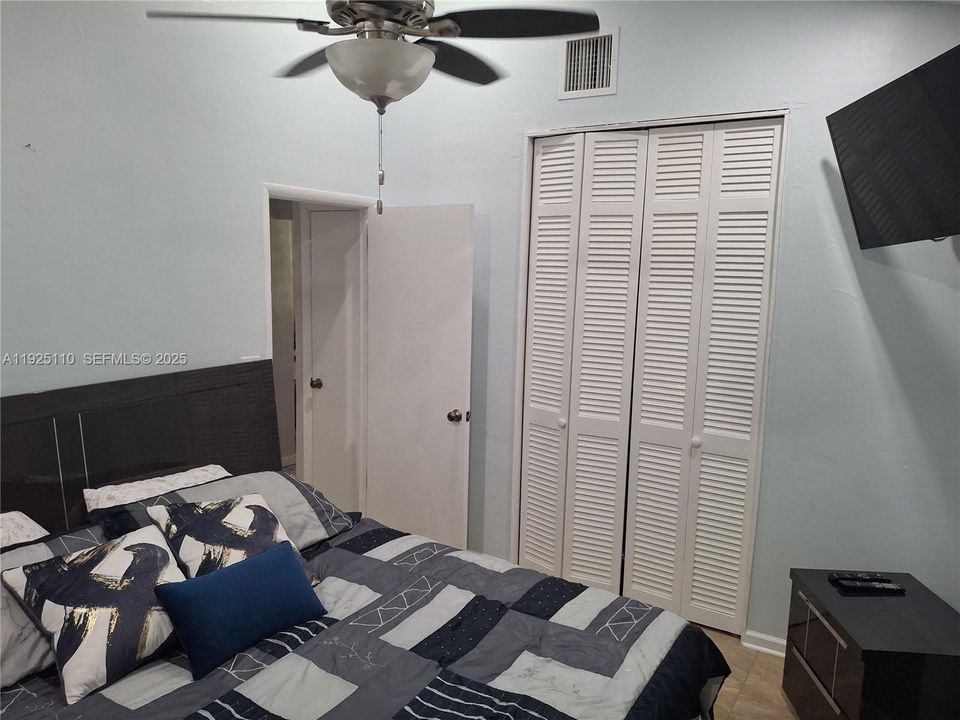 На продажу: $749,900 (2 спален, 1 ванн, 976 Квадратных фут)