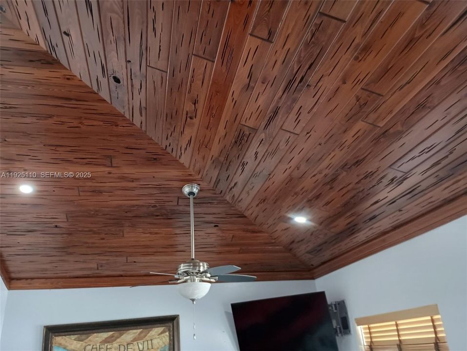 En Venta: $750,000 (2 camas, 1 baños, 976 Pies cuadrados)