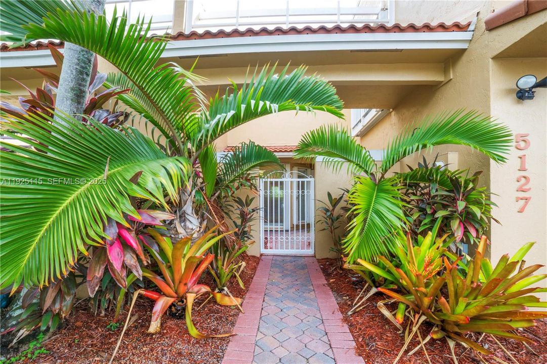 For Rent: $3,600 (3 beds, 2 baths, 1898 Square Feet)