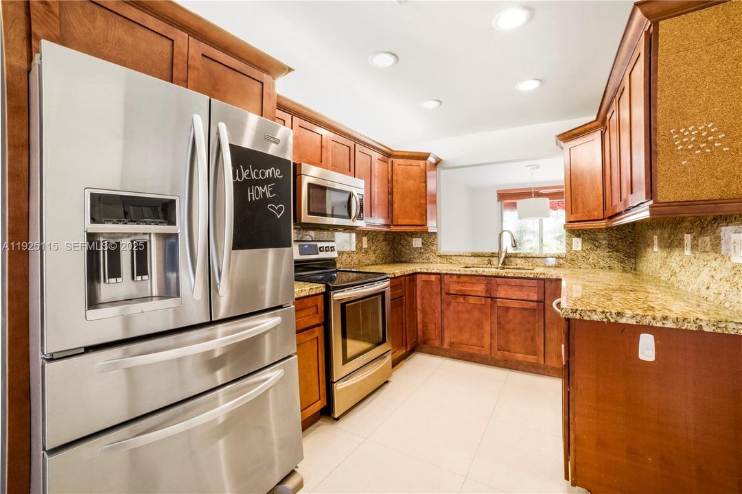 For Rent: $3,600 (3 beds, 2 baths, 1898 Square Feet)