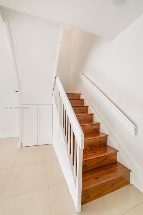 For Rent: $3,600 (3 beds, 2 baths, 1898 Square Feet)